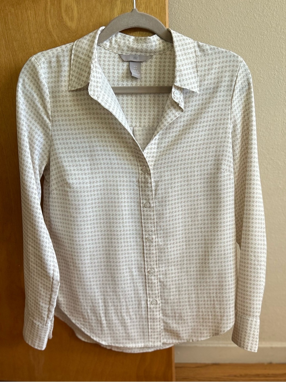 Light Cream Houndstooth Button-Up Blouse